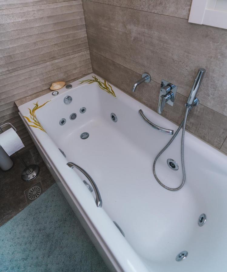 Lux House With Outdoor Jacuzzi And Sea View In Santorini Apartment Emporio  Exterior foto